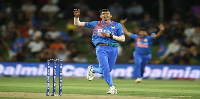 কেরিয়ারের পিক টাইমে ছিলেন তিনি। ওয়ান ডে, টি-টোয়েন্টির পাশাপাশি ডাক এসেছিল টেস্ট দলেও। ওয়ান ডে ও টি-টোয়েন্টি ক্রিকেটে পারফর্ম করে সকলের নজরও কেড়েছিলেন ভারতীয় দলের নয়া স্পিড স্টার নবদীপ সাইনি।