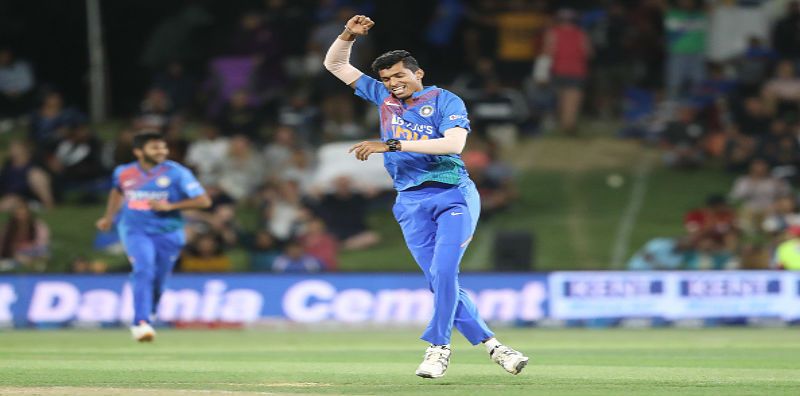 করোনা পরিস্থিতিতে হরিয়ানার কর্নলেই তাঁর বাড়ির এলাকার আশেপাশে দুঃস্থদের খাদ্যসামগ্রী দান করেছেন ভারতীয় পেসার। পাড়ার কয়েকজন মিলেই দুঃস্থদের চাল, ডাল, আলু বিতরণ করেছেন সাইনি। একইসঙ্গে করোনা বিরুদ্ধে দেশবাসীকে একসঙ্গে লড়াইয়ের বার্তাও দিয়েছেন তিনি। সকলকে সুস্থ, সচেতন থাকতে ও লকডাউনের নিয়ম মানার কথাও বলেছেন ভারতীয় তারকা।