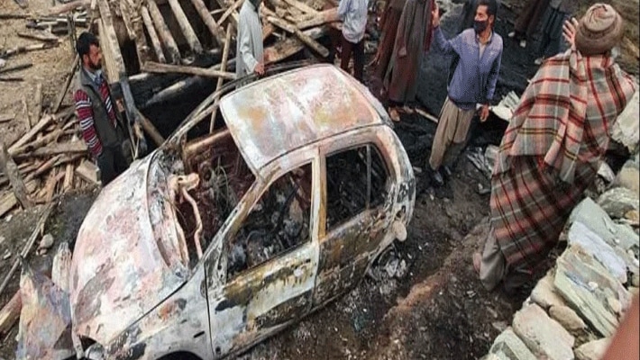 सेना की जवाबी कार्रवाई में पाकिस्तान को भारी नुकसान होने की खबर है। नीलम घाटी और डुडिनाल में पाकिस्तान की कई चौकियां तबाह हो गई हैं। कम से कम चार सैनिक मारे जाने की खबर सामने आई है।