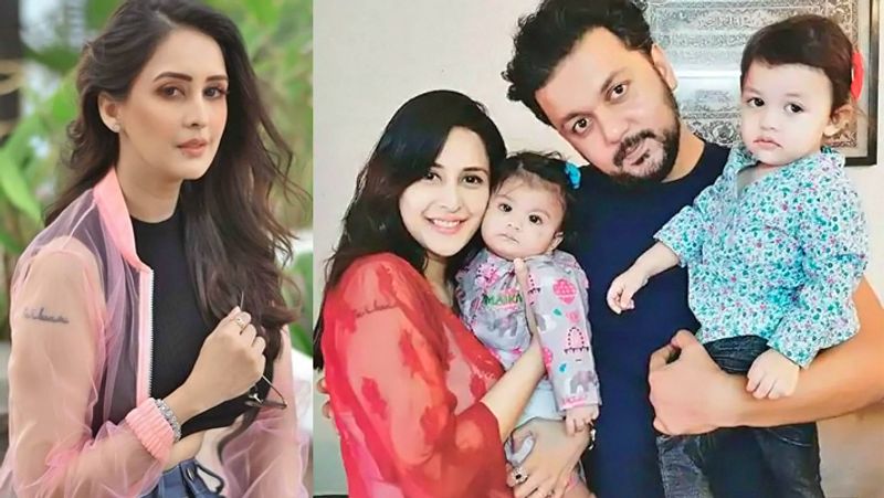चाहत ने अपनी लाइफ में दो शादियां कीं। पहली शादी उन्होंने 20 साल की उम्र में दिसंबर, 2006 में भरत नरसिंघानिया से की थी। शादी के लिए चाहत ने पॉपुलर शो 'बड़े अच्छे लगते हैं' छोड़ दिया था। हालांकि, 7 महीनों बाद इनका रिश्ता खत्म हो गया। चाहत ने भरत पर फिजिकल अब्यूज का आरोप लगाया था।
