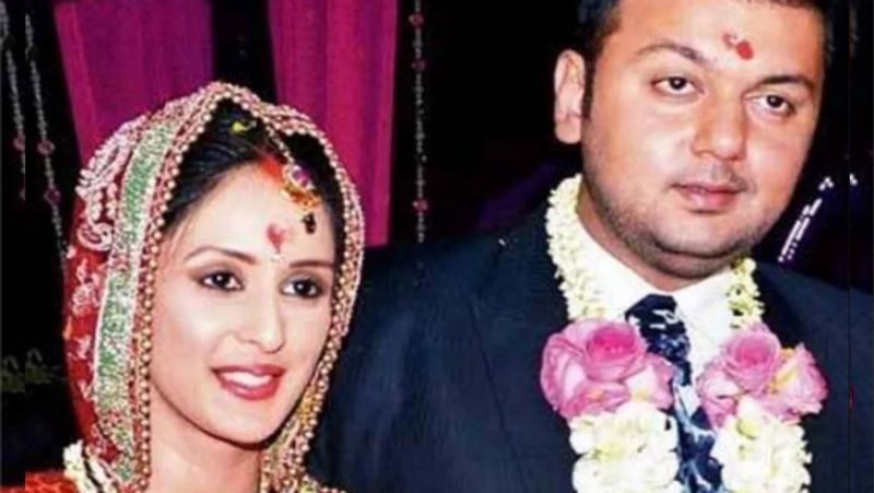 इसके बाद फरवरी, 2013 में उन्होंने मशहूर राइटर शाहरुख मिर्जा के बेटे फरहान मिर्जा से शादी की। हालांकि 5 साल बाद सितंबर, 2018 में चाहत ने दूसरी शादी को भी खत्म करने का फैसला किया। चाहत ने फरहान पर सेक्शुअली और मेंटली हैरेसमेंट का आरोप लगाया।