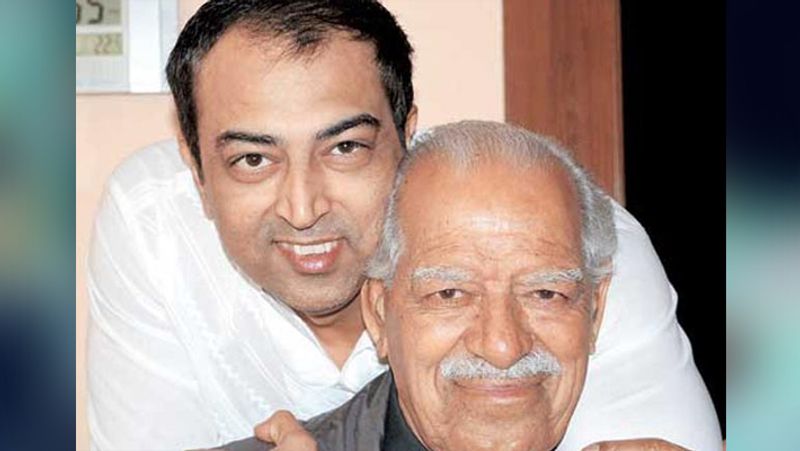 पिता दादा सिंह के साथ विंदू दारा सिंह।