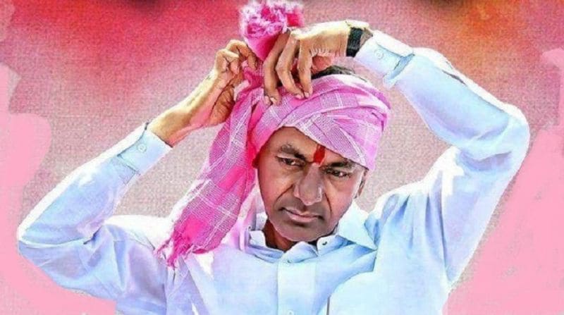 అప్పట్లో కేసీఆర్ అందరికంటే ముందుగా లాక్ డౌన్ విధించడం దగ్గరి నుండి మొదలు రాష్ట్రంలో చిక్కుకున్న వివిధ రాష్ట్రాలకు చెందిన వలస కూలీలకు హామీ ఇచ్చిన మొదటి ముఖ్యమంత్రిగా కూడా నిలిచారు. వలస కార్మికులను రాష్ట్ర నిర్మాణంలో భాగస్వాములుగా పేర్కొంటూ దేశంలోని అన్ని రాష్ట్రాలకు ఆదర్శంగా నిలిచారు.