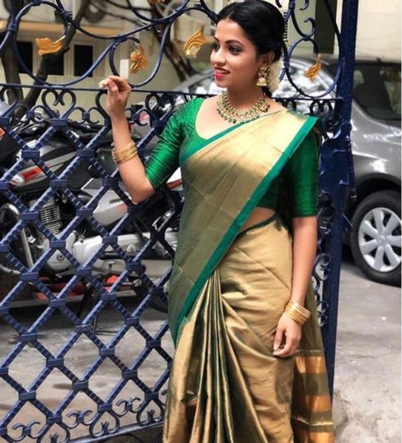 సినిమా, టెలివిజన్ రంగాల్లో కరోనా మహమ్మారీ గుబులు పుట్టిస్తోంది. ఇన్నాళ్లు లాక్ డౌన్ కారణంగా షూటింగ్లు లేక సినీ కార్మికులు ఇబ్బందులు ఎదుర్కొన్నారు. తాజాగా షూటింగ్ లు ప్రారంభం కాగా నటీనటులకు కరోనా సోకుతుందన్న భయం ఎక్కువవుతోంది. ఇప్పటికే సూర్యకాంతం అనే సీరియల్లో నటిస్తున్న ప్రభాకర్ అనే ఆర్టిస్ట్కు, మరో సీరియల్ గృహలక్ష్మిలో నటించే హరికృష్ణ అనే నటుడికి కరోనా సోకింది.