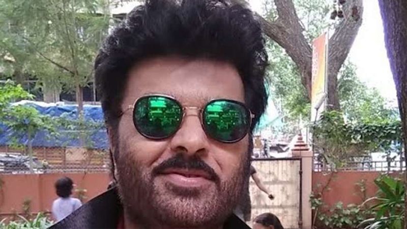 आरिफ ने स्पॉटब्वॉय से बातचीत में कहा- मेरे पास अब सिर्फ 3200 रुपए रह गए हैं। हालात इतने खराब कभी नहीं थे। मैं ठीक ठाक कमा लेता हूं लेकिन अभी हमारे आगे कई महीने बचे हैं और मैं ज्यादा पैसे नहीं बचा पाया हूं।