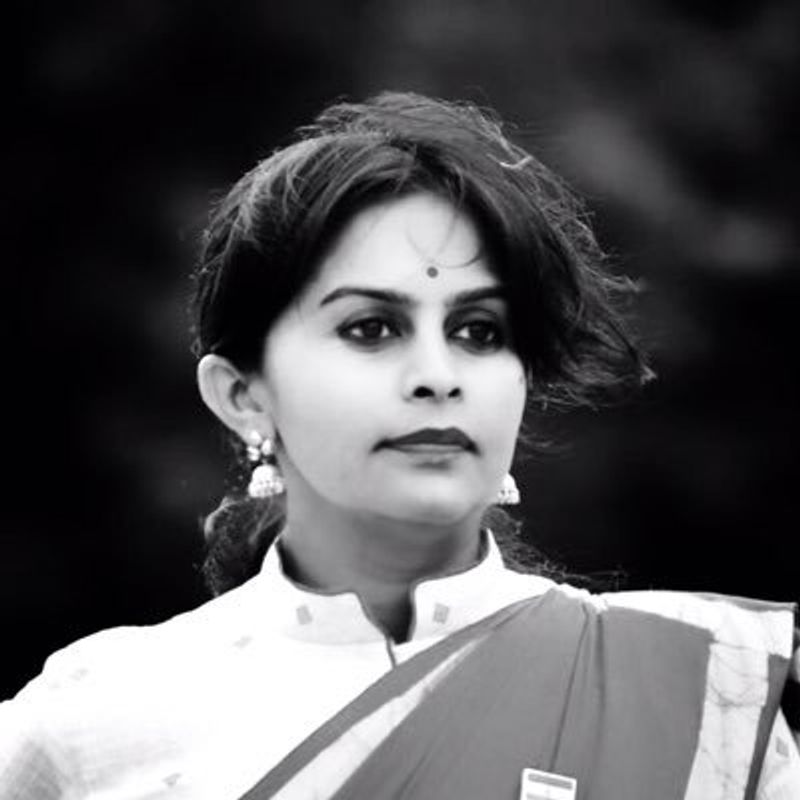 बस इसी बात से प्रेरित होकर प्रियंका ने प्रशासनिक ऑफिसर बनने का तय कर लिया ताकि समाज में लोगों की दशा और दिशा बदल सके। समाजसेवा की प्रेरणा से ओतप्रोत प्रियंका यूपीएससी की तैयारी में दिलोजान से जुट गईं और साल 2008 में वह इसमें सफलता भी पाईं। जशपुर के जिला कलेक्टर के रूप में उन्होंने कई महत्वाकांक्षी योजनाओं की शुरुआत की।