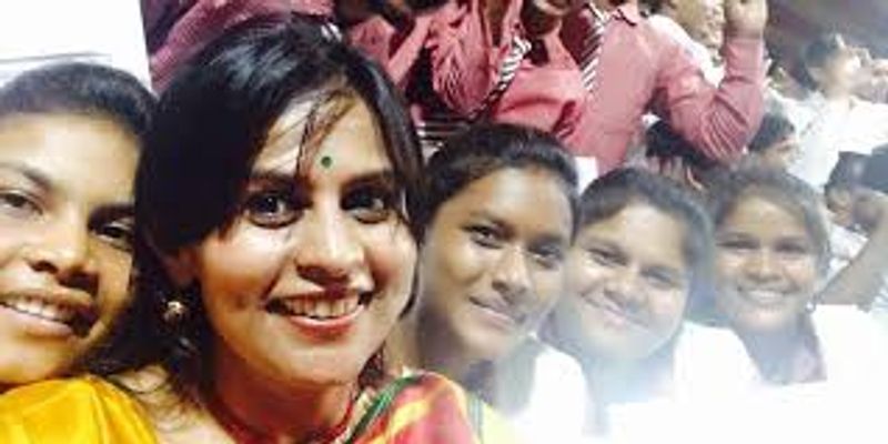 इसके अलावा उन्होंने पिछले साल एक और उल्लेखनीय शुरुआत की। पिछले अगस्त, स्थानीय प्रशासन ने एक स्व-सहायता समूह की स्थापना की जिसमें मानव तस्करी के पीड़ितों को शामिल किया गया था, जिन्हें जशपुर जिले के कंसबेल शहर में अपनी बेकरी खोलने के लिए प्रोत्साहित किया गया। बेकरी को 'बेटी जिंदाबाद' नाम दिया गया और इसे 20 लड़कियों ने शुरू किया है। बच्चे अफसर शुक्ला से काफी प्रभावित रहते हैं। जब वो निकलती हैं तो लोग डरते नहीं बल्कि स्माइल के साथ सैल्यूट करते हैं।