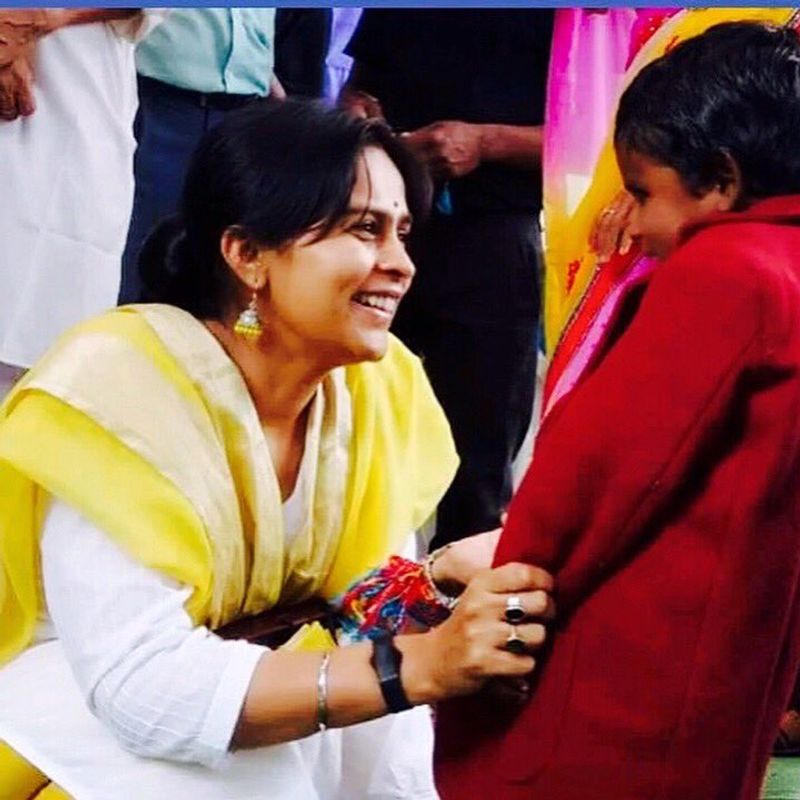 महिला खुद भी गंदा पानी पी रही थी और अपने बच्चों को भी पिला रही थी। यह देखकर प्रियंका ने उसे ऐसा करने से मना किया तो उस महिला ने जवाब में कहा, तुम कहीं की कलेक्टर हो क्या? प्रियंका को यह शब्द अंदर तक चुभ गए और उन्होंने उसी दिन तय किया कि वे सच में कलेक्टर बनकर दम लेंगी।