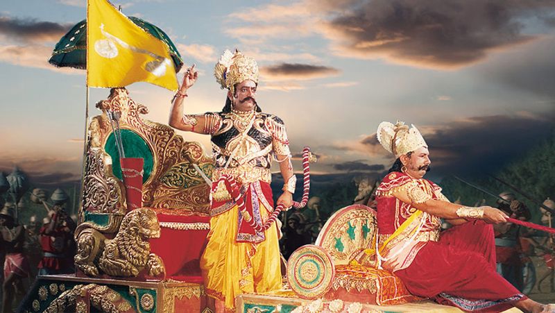 दरअसल अरविंद टीवी में जब सीता हरण प्रसंग को देखकर रहे होते हैं तो उसमें सीता को रोता देख वह भी भावुक हो जाते हैं और अपने हाथ जोड़ लेते हैं। सोशल मीडिया पर अरविंद त्रिवेदी का ये वीडियो काफी वायरल हो रहा है। रामायण सीरियल में सीता का किरदार दीपिका चिखलिया ने निभाया था।
