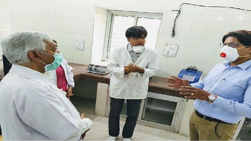 अब सूबे में लॉकडाउन के नए नियम 20 अप्रैल से लागू होंगे। यही नहीं इसमें कुछ चीजों को घटाया या बढ़ाया भी जा सकता है। इसके लिए अभी केंद्र सरकार की लॉकडाउन पार्ट 2 की गाइडलाइन का इंतजार किया जा रहा है।
