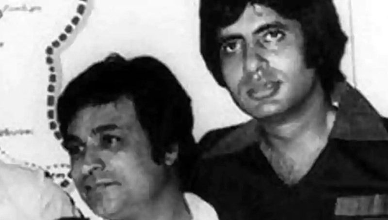 অমিতাভ কাদেরকে বলেন, তিনি যদি রাজনীতিতে আসার চেষ্টা করেন তাহলে অমিতাভ নাকি সকল মানুষকে কাদেরের বিরুদ্ধে করে দেবেন। যাতে তাঁকে কেউ ভোট না দেয়, সেই ব্যবস্থাও করবেন অমিতাভ।