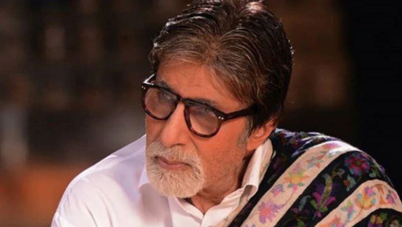 बता दें कि लॉकडाउन के चलते इन दिनों अमिताभ फैमिली के साथ घर में ही वक्त बिता रहे हैं। हालांकि, वे सोशल मीडिया पर खूब एक्टिव है। 