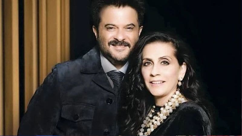 অনিল তার স্ত্রী ও বাচ্চাদের দেখে তাদের সঙ্গে বেশ ভাল করেই সময় কাটাচ্ছিলেন। আর তখনই সেখানে মাধুরী হাজির হন।