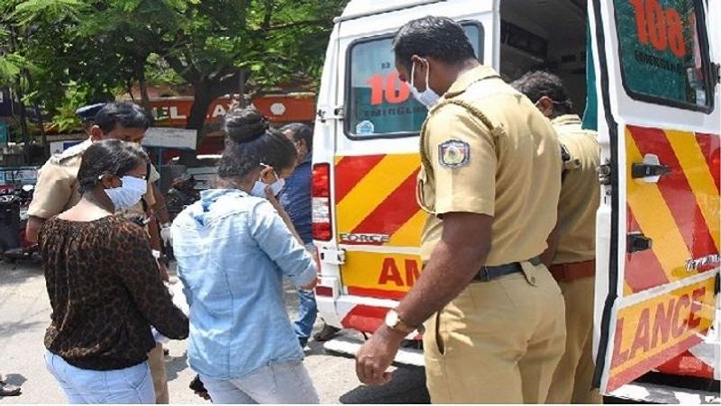 कोरोना से प्रदेश के 43 जनपद कोरोना से प्रभावित हुए हैं। प्रमुख सचिव स्वास्थ्य मित मोहन प्रसाद ने बताया कि 550 में से 307 तबलीगी जमात से संबंधित हैं।