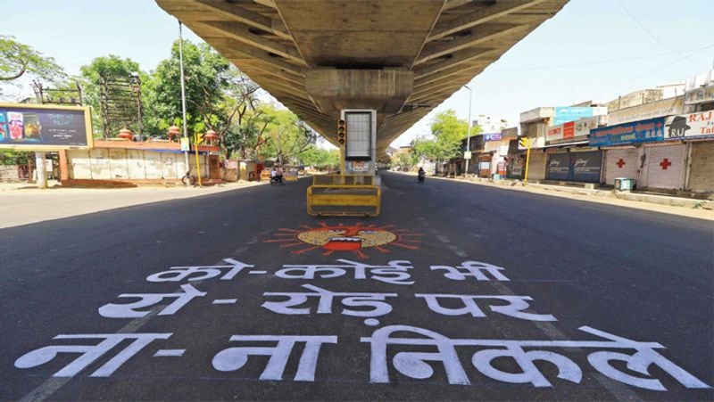 बता दें कि कोविड-19 को फैलने से रोकने के लिए प्रधानमंत्री नरेंद्र मोदी ने 24 मार्च को 21 दिन के लॉकडाउन का ऐलान किया था।