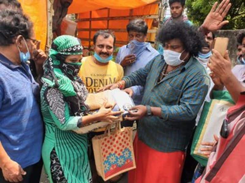 Actor Yogibabu donated a 1,000 KG Rice Bages to Federation of Small Screen Technicians