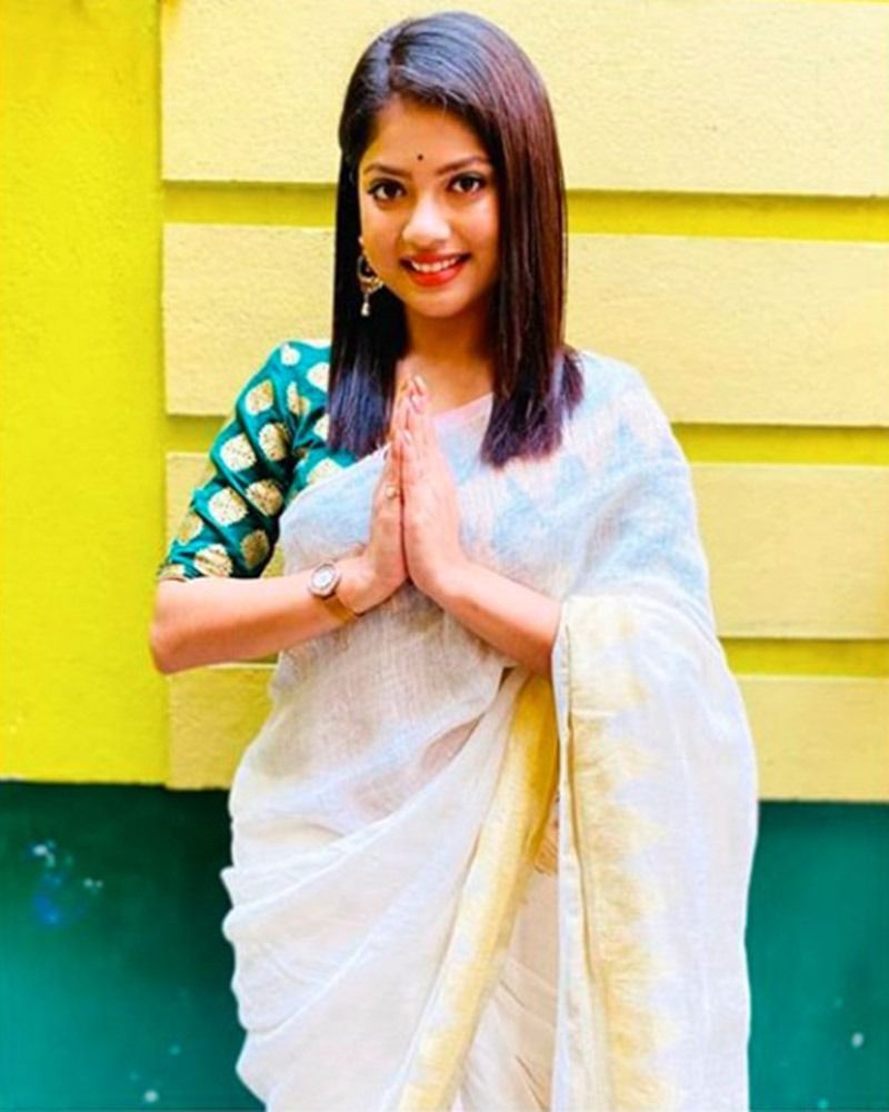 আলো-ছায়ার নায়িকা ঐন্দ্রিলা বসু সুন্দর সাবেকি সাজে নববর্ষের শুভেচ্ছাবার্তা দিলেন। পাশাপাশি সকলের সুস্থ থাকার কামনাও করেছেন।