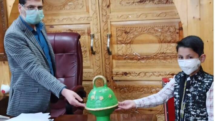8 year old baby in kashmir donates piggy bank savings to covid 19 8 year old baby in kashmir donates piggy bank savings to covid 19
