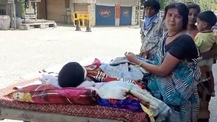 जब महिला ने 108 में फोन करके बुलया तो जवाब मिला-गाड़ी अभी कहीं गई है। 
