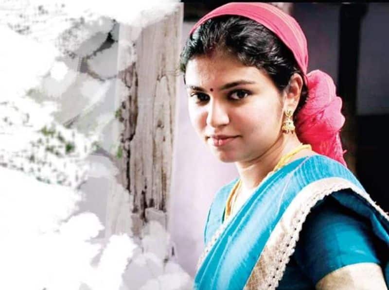 malavika mohan dubbing artist is actress raveena latest news