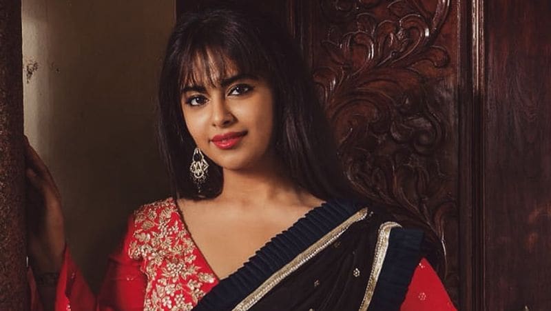 बता दें कि अविका ने बॉलीवुड की कुछ फिल्मों में चाइल्ड आर्टिस्ट का रोल प्ले किया था। इसके बाद उन्होंने साउथ का रूख किया। वे साउथ की कई फिल्मों में लीड एक्ट्रेस का रोल निभा चुकी है। 