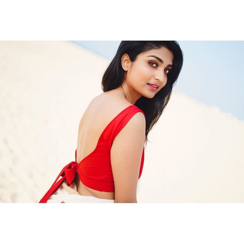 এরপরই নেট দুনিয়ায় সরব হয়েছিলেন তিনি। পাশাপাশি সাজিদের এই কাণ্ড ফাঁস হয়ে যাওয়ায় রুখে দাঁড়িয়ে ছিলেন বলিউডের কিছু তারকা। যারা আবার সাজিদের খাস বন্ধু বলে পরিচিত।