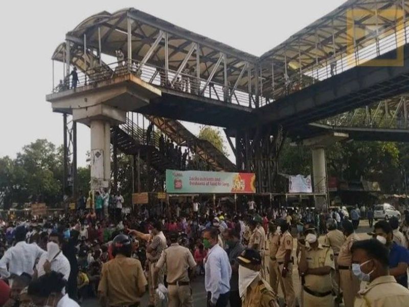 ഒരു മണിക്കൂറിലേറെ നീണ്ടുനിന്ന പ്രതിഷേധത്തിനൊടുവിൽ മുംബൈ പൊലിസ് ലാത്തി വീശി. ബീഹാർ, ബംഗാൾ എന്നിവടങ്ങളിൽ നിന്നെത്തിയവരായിരുന്നു ഭൂരിഭാഗവും.