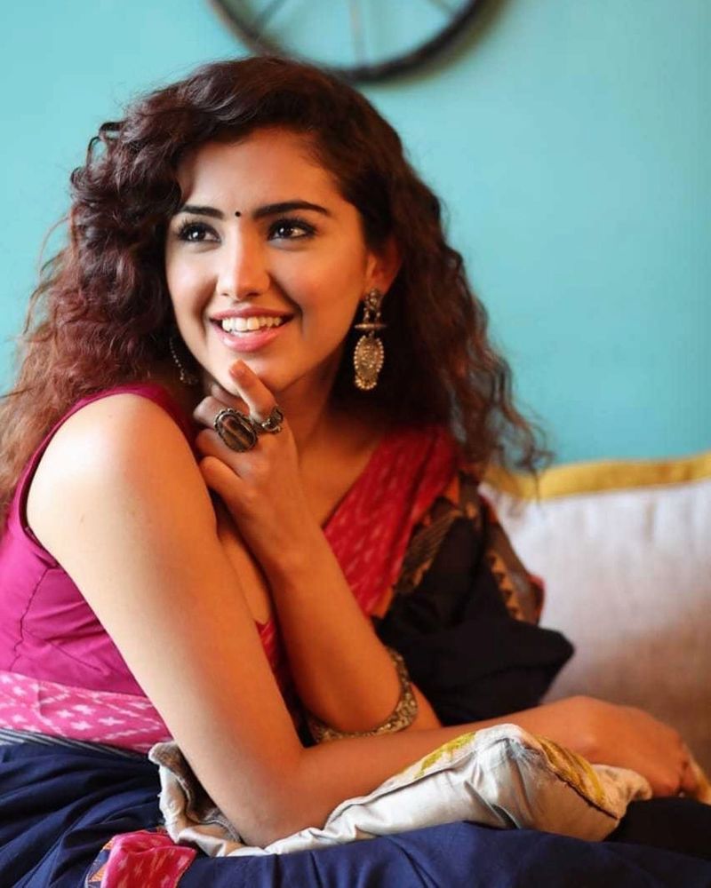 Malavikasharma 