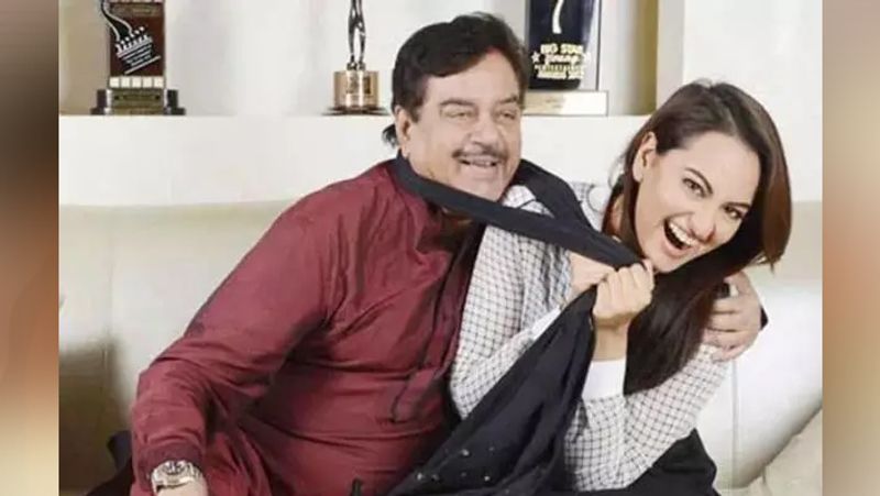 उन्होंने सोनाक्षी को बहुत अच्छी बेटी बताया। उन्होंने कहा- मुझे अपने तीनों बच्चों पर गर्व है। सोनाक्षी अपनी मेहनत से स्टार बनी है। मुझे कभी भी उसकी सिफारिश नहीं करनी पड़ी।
