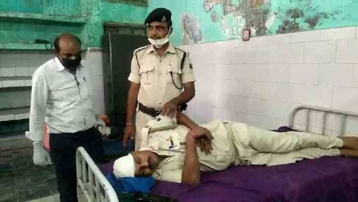 mob attacked on bdo and policemen at motihari three injured pra mob attacked on bdo and policemen at motihari three injured pra
