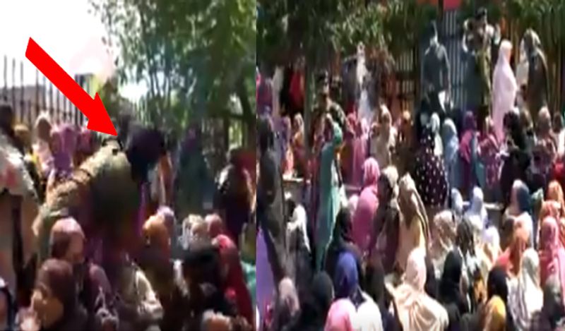  पाकिस्तान में अभी कोरोना संक्रमितों की संख्या 6 हजार है, जिसमें मौत का आंकड़ा सौ पार कर चुका है। वायरस की रोकथाम के लिए यहां 30 अप्रैल तक कुछ छूटों के साथ लॉकडाउन लगाया गया है। 