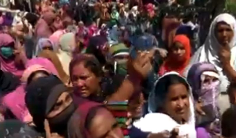 किसी भी तरह के सोशल डिस्टेंसिंग का पालन नहीं किया गया। कोरोना में मदद के लिए ऐसा किया गया था या कोरोना को फैलाने के लिए, ये समझ नहीं आया। 