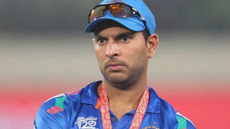 बांग्लादेश में खेले गए 2014 विश्वकप में भी भारतीय टीम के पाक खिताब जीतने का मौका था। फाइनल मैच में भारत और श्रीलंका की टीमें खेल रही थी। पहले बल्लेबाजी करते हुए भारत ने सधी हुई शुरुआत की, पर विकेट गिरने पर खराब फॉर्म से जूझ रहे युवराज सिंह को बैटिंग के लिए भेजा गया। युवराज ने इस मैच में अपने करियर की सबसे खराब पारी खेली और इस वजह से कोहली पर भी दबाव बन गया। 20 ओवरों में भारतीय टीम सिर्फ 130 रन बना पाई और आसानी से यह मैच हार गई। युवराज की जगह धोनी या रैना बैटिंग के लिए आते तो मैच का नतीजा कुछ और हो सकता था।
