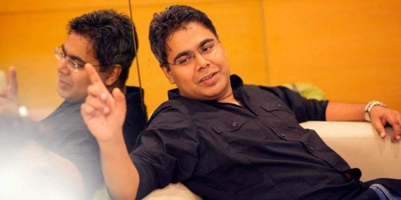 মীর আফসার আলি- টিভি অ্যাঙ্কর হিসাবে ভীষণ ভাবে জনপ্রিয় মীর। একাধারে আরজে, টিভি অ্যাঙ্কর,মিমিক্রি ছাড়াও বিনোদনমূলক ব্যক্তিত্বের জন্য ছোট থেকে বড় সকলের কাছেই জনপ্রিয় মীর। বিখ্যাত বরেণ্য ব্যক্তিদের মজাদার নকল করার জন্য সবসময় তার জুড়ি মেলা ভার। মীরের কাছে এটিএকটি আর্ট ফর্ম যা জীবন এবং মুর্তিকে হাইলাইট করে, তবে অন্যান্যদের ক্ষেত্রে বিষয়টি আলাদা। উদাহরণস্বরূপ জাতীয় পুরষ্কার প্রাপ্ত চলচ্চিত্রকার নির্মাতা ঋতুপর্ণ ঘোষ একবার টকশোতে তাকে মীরের এই মিমিক্রি নিতে পারেননি।