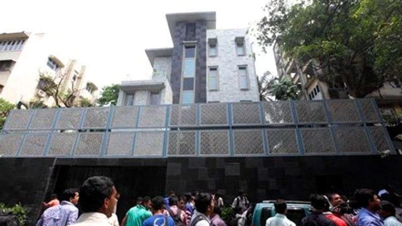 सचिन के घर में सबसे नीचे वाले बेसमेंट में सिर्फ गाड़ियां खड़ी करने की जगह है। उन्होंने इंजीनियर से 50 कार खड़ी करने की जगह मांगी थी।
