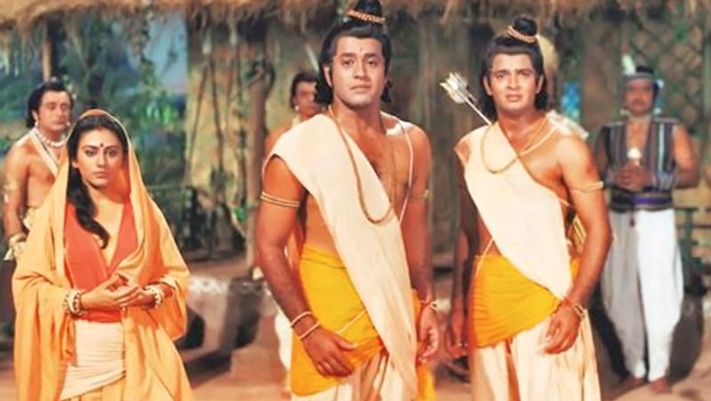 उज्जैन की सड़कों पर साइकिल से घूमने वाले रमेश चौरसिया इस दुनिया से चले गए किन्तु उनकी यादें आज भी शहरवासियों के दिलों में ताजा है। पॉपुलैरिटी के बावजूद वे सारी उम्र बेहद सरल और सहज बने रहे।
