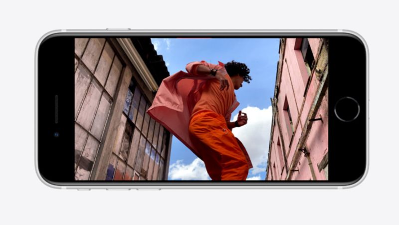 सेल्फी कैमरे की बात करें तो यह 7MP का है। इससे 1080p HD क्वालिटी तक की ही वीडियो रिकॉर्डिंग होती है। हालांकि आप रीयर कैमरे से 4K वीडियो रिकॉर्ड कर सकते हैं। 