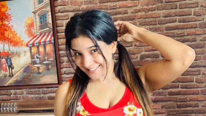 Netizens Kidding Big boss fame sakshi agarwal Short Dress Photos Netizens Kidding Big boss fame sakshi agarwal Short Dress Photos