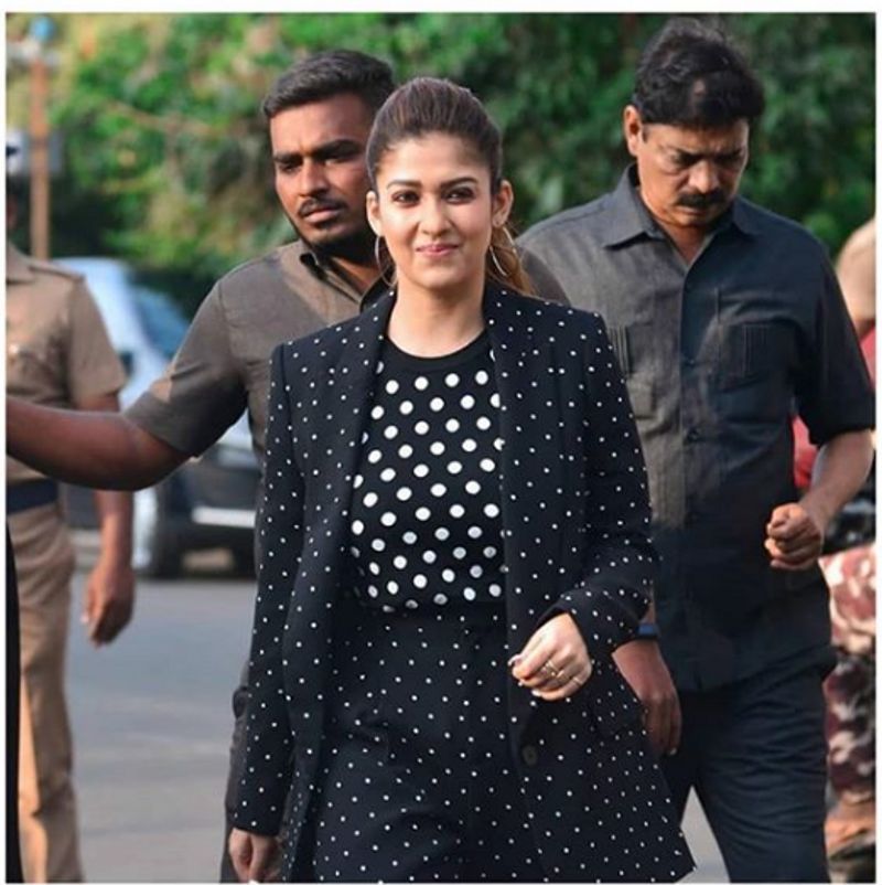 நயன் எங்கு போனாலும் விக்னேஷ் சிவனுடன் தான் செல்கிறார். பதிலுக்கு விக்கியும் நயனை அதிகாரம் செய்யாமல் தங்கமே, வைரமே என்று கொஞ்சுகிறார்.