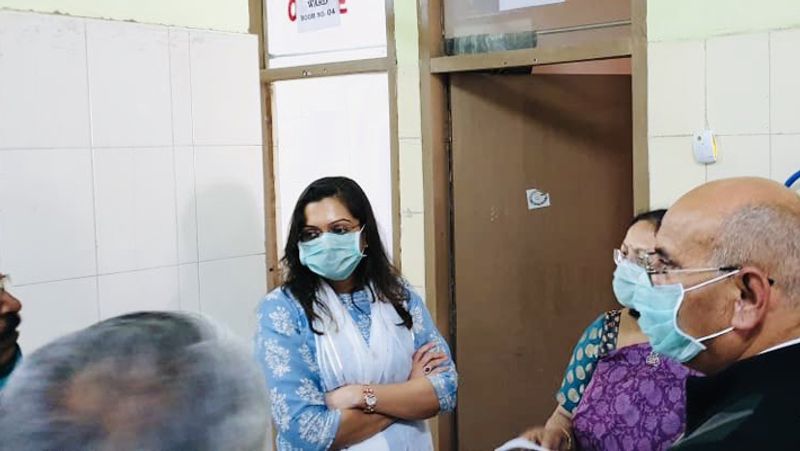 डीएम अदिति सिंह ने मीडिया को बताया मार्च के दूसरे सप्ताह में जिला प्रशासन को ऐसे लोगों के बारे में जानकारी दी गई जिनकी फॉरेन ट्रैवेल की हिस्ट्री थी। पिछले पांच हफ्तों के दौरान 150 लोगों को ट्रैक किया गया। उनका मेडिकल टीम द्वारा परीक्षण कराकर 14 दिनों तक होम क्वारंटीन में रखा गया।
