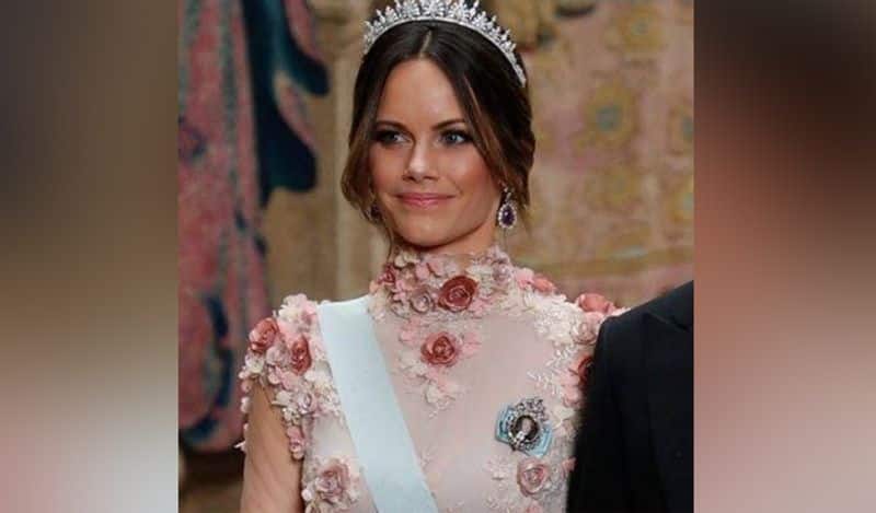 मरत ल ग क नह द ख प ई र जक म र म क ट उत र बन नर स अब ज न ज ख म म ड ल कर रह क र न मर ज इल ज Sweden Princess Sofia Started Working As Nurse After Rise In