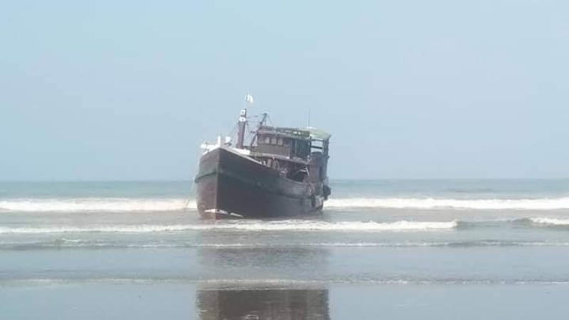 78 ദിവസങ്ങള്ക്ക് മുമ്പ് ബംഗ്ലാദേശ് - മ്യാന്മാര് അതിര്ത്തിയില് നിന്ന് അധികൃതരുടെ കണ്ണ് വെട്ടിച്ച് പഴയ ഒരു മീന് പിടിത്ത ബോട്ടായ "ട്രവ്ലരി"ന്റെ ഉടമയ്ക്ക് കൈകൂലി കൊടുത്ത് അവര് മലേഷ്യ ലക്ഷ്യം വച്ച് യാത്ര തുടങ്ങി. 