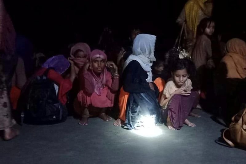 78 ദിവസങ്ങള്ക്ക് മുമ്പ് മ്യാന്മാറില് നിന്ന് നല്ലൊരു നാളെ സ്വപ്നം കണ്ട് നാന്നൂറോളം പേര് അറുപത് പേര്ക്ക് സഞ്ചരിക്കാവുന്ന "ട്രവ്ലര്" എന്ന മീന് പിടിത്ത ബോട്ടില് മലേഷ്യ ലക്ഷ്യമാക്കി നീങ്ങിയത്. 