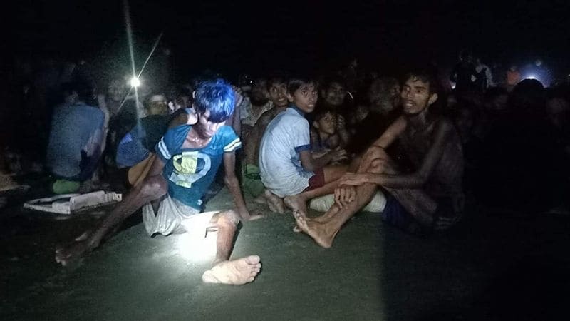 ബാക്കിവന്ന 382 പേരെ സൈന്യം കരയ്ക്കെത്തിച്ചു. എന്നാല് പലരും എഴുന്നേറ്റ് നില്ക്കാന് പോലും കഴിയാത്ത അവസ്ഥയിലായിരുന്നു. രക്ഷപ്പെട്ടവരിൽ ഒരാളായ അൻവാറുൽ ഇസ്ലാം എഎഫ്പി വാർത്താ ഏജൻസിയോട് പറഞ്ഞത് "ദിവസവും ഒന്നും രണ്ടും പേർ ബോട്ടിൽ വിശന്നു മരിച്ചു. മരിച്ചവരുടെ ശരീരത്തിന് മുന്നിൽ ഞങ്ങൾ അല്പനേരം പ്രാർത്ഥിക്കും. പിന്നെ അവരെ കടലിലേക്ക് എറിയും. ഒടുവിലായപ്പോള് വിശപ്പ് സഹിക്കാതെ ആളുകള് പരസ്പരം അക്രമിക്കാന് വരെ ശ്രമിച്ചിരുന്നു." 
