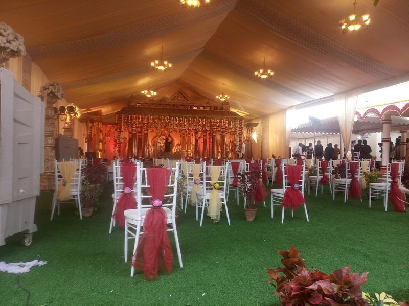 उधर, कुमारस्वामी के दफ्तर से बताया गया, शादी में सोशल डिस्टेंसिंग के लिए सभी कदम उठाए गए हैं। इस शादी में सिर्फ 100 से कम गेस्ट बुलाए गए हैं। 