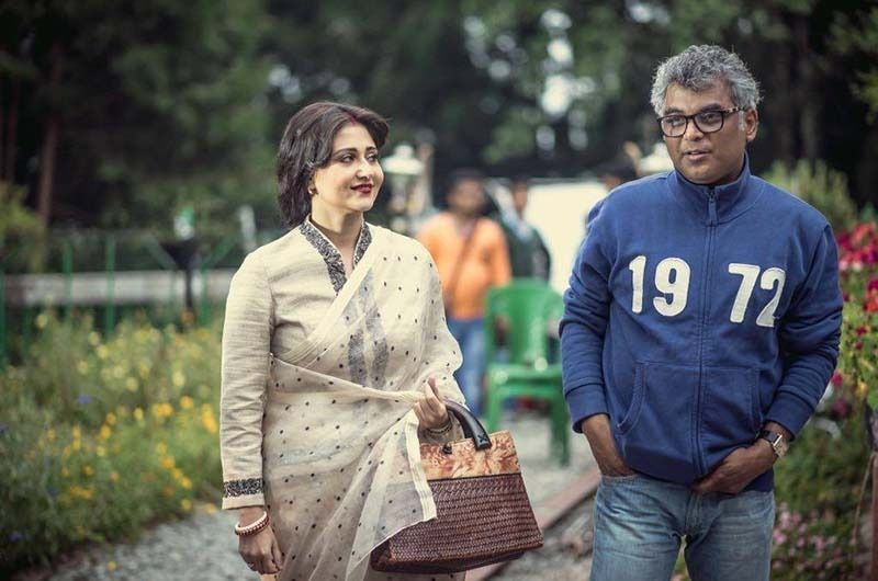 হাসপাতাল কতৃপক্ষের বক্তব্য অনুযায়ী, স্বস্তিকার বা হাতের কবজিতে বেশ গভীর ক্ষত রয়েছে।