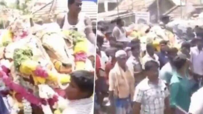 people gathered in funeral of jallikattu kallai and two police men transferred people gathered in funeral of jallikattu kallai and two police men transferred