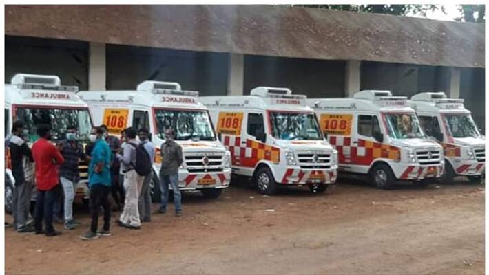 Kasaragod ambulance drivers strike Kasaragod ambulance drivers strike