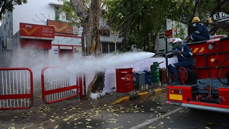 भारत में शुक्रवार शाम तक कोरोना के 13815 केस सामने आ चुके हैं। अब तक 457 लोगों की मौत हुई है। जबकि 1955 लोग बीमारी से उबर चुके हैं। 