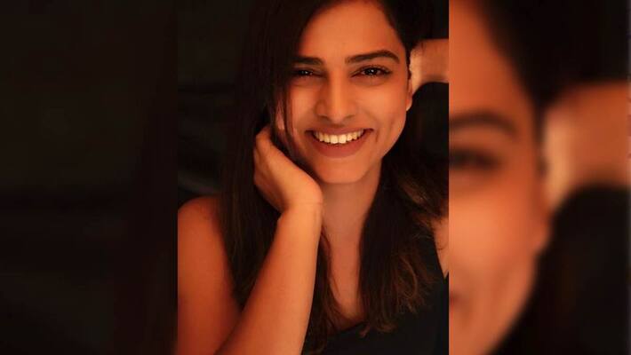 actress aanchalal agarwal twisting photo goes viral actress aanchalal agarwal twisting photo goes viral